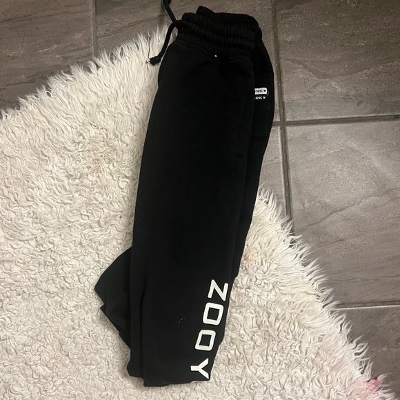 Zoo York • youth med sweatpants • - Picture 1 of 2